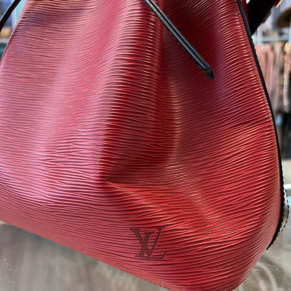 Louis Vuitton Bicolor Black Red Epi Leather Petit Noe Drawstring Bucket Hobo - Picture 2 of 7
